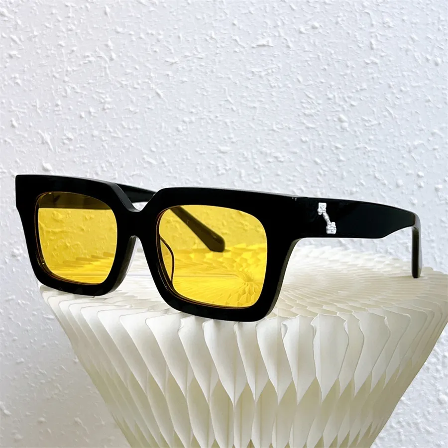 yellow lens with white pattern