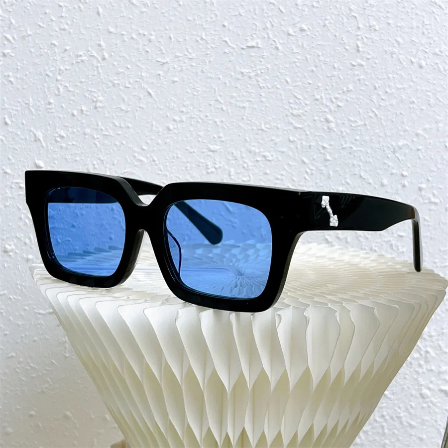 lente azul com padrão branco