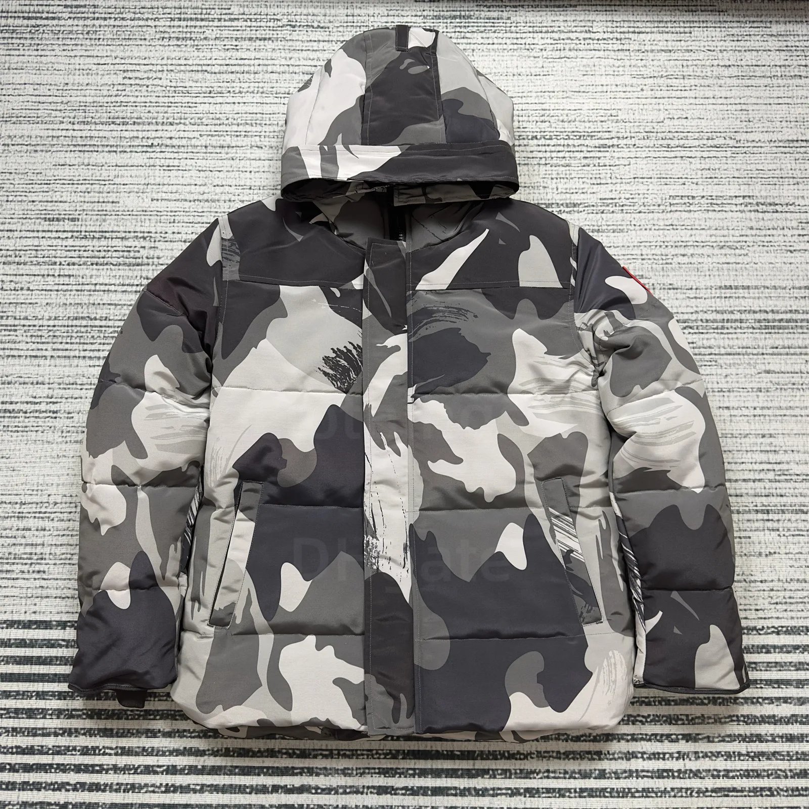 Grey camouflage/red badge