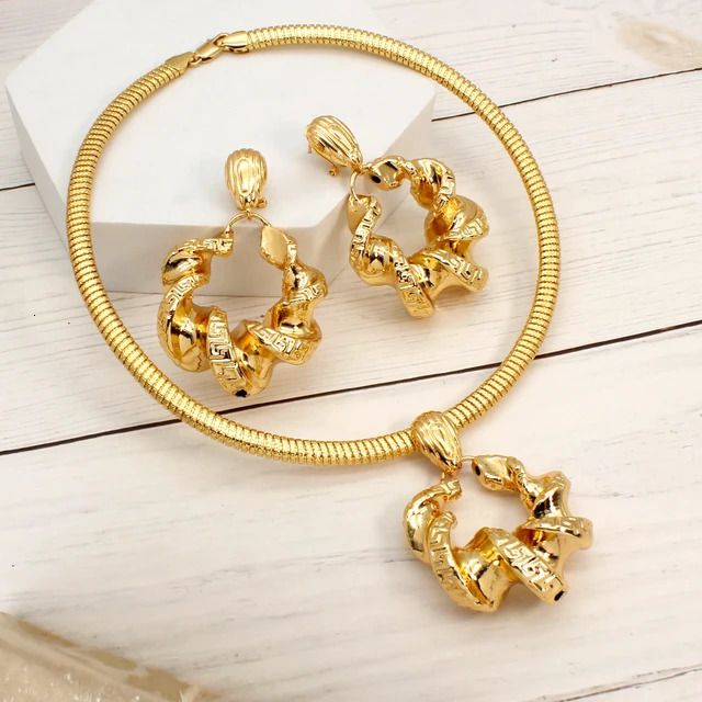 with 344 Choker-Gold