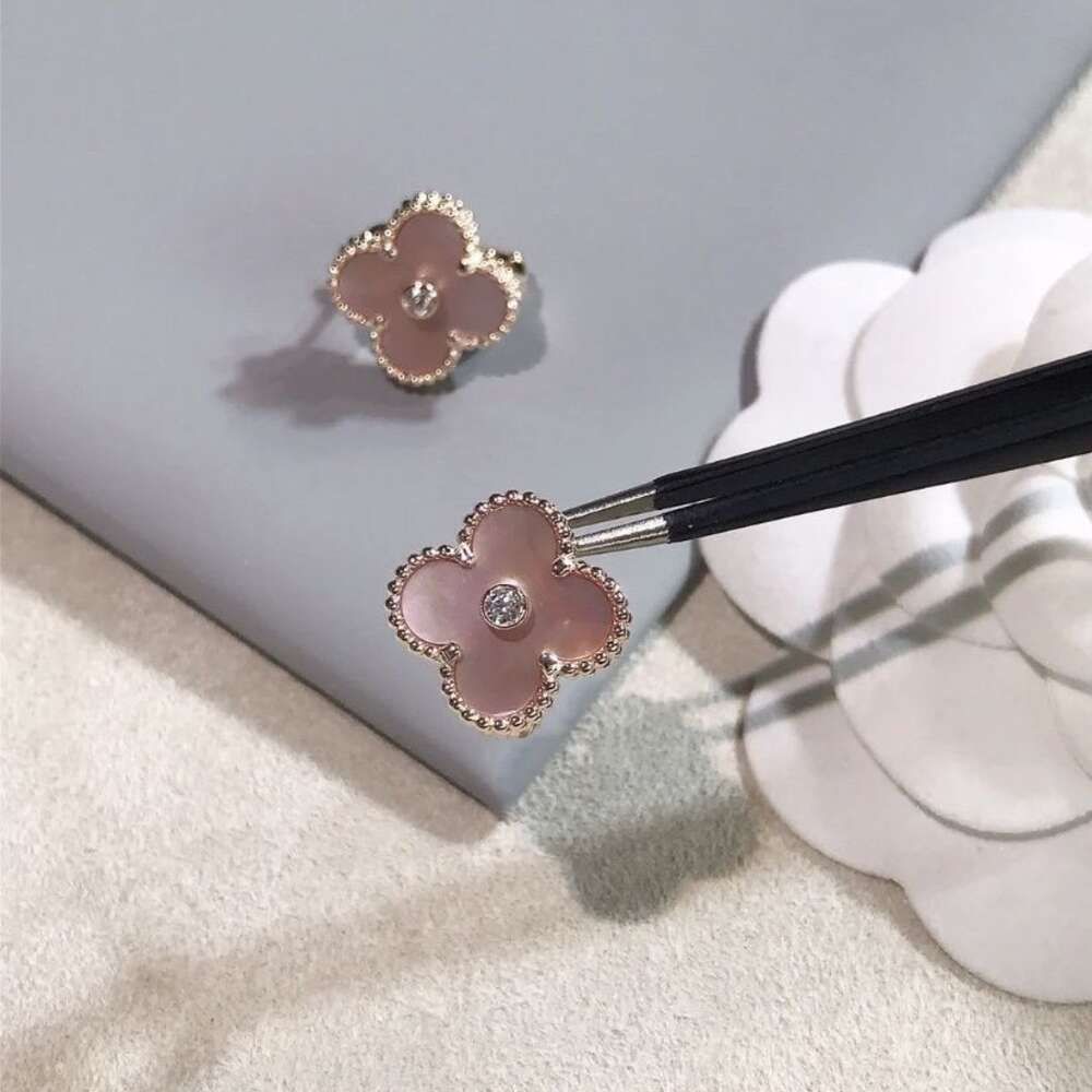 Small Fresh Flowers - Pink Ear Clip