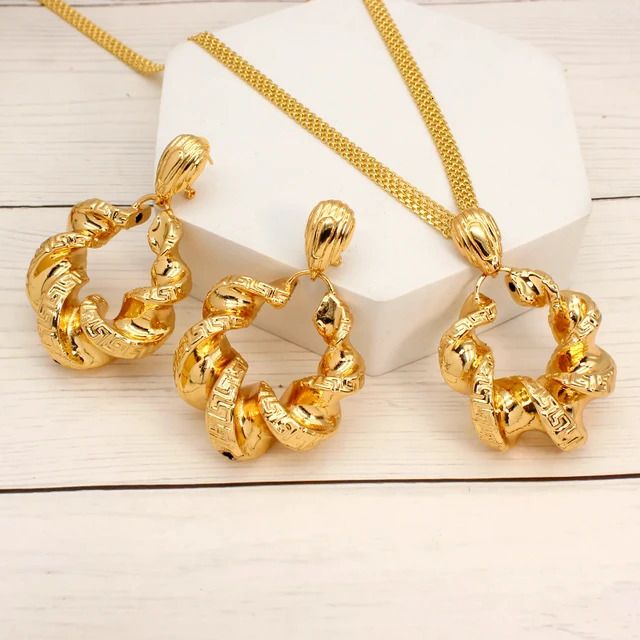 with 356 Chain-Gold