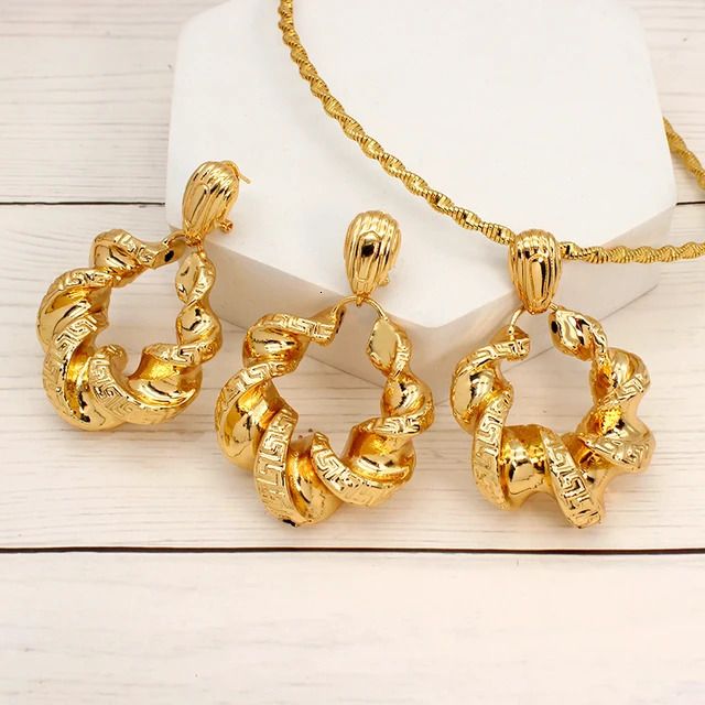 with 411 Chain-Gold