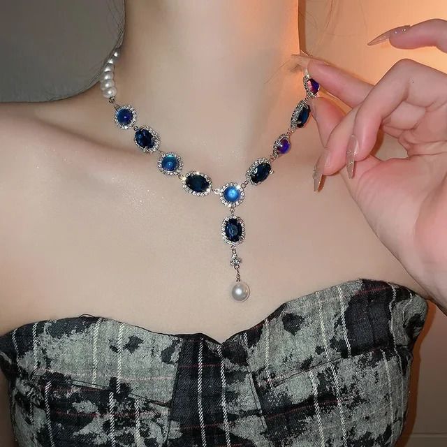 Collier bleu