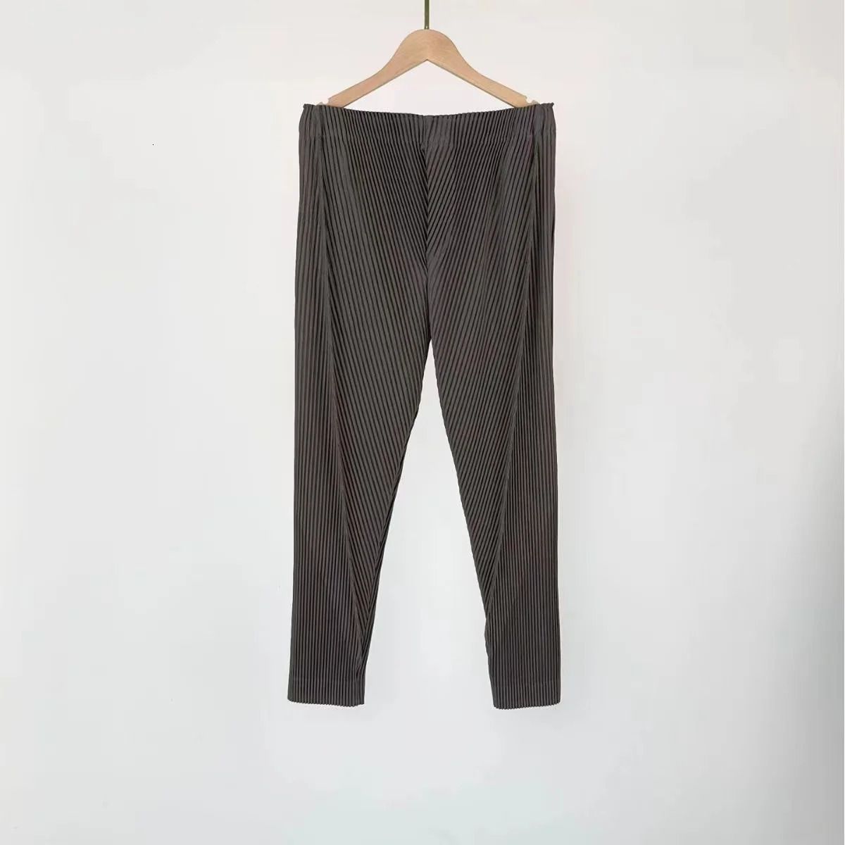 pantalon gris foncé