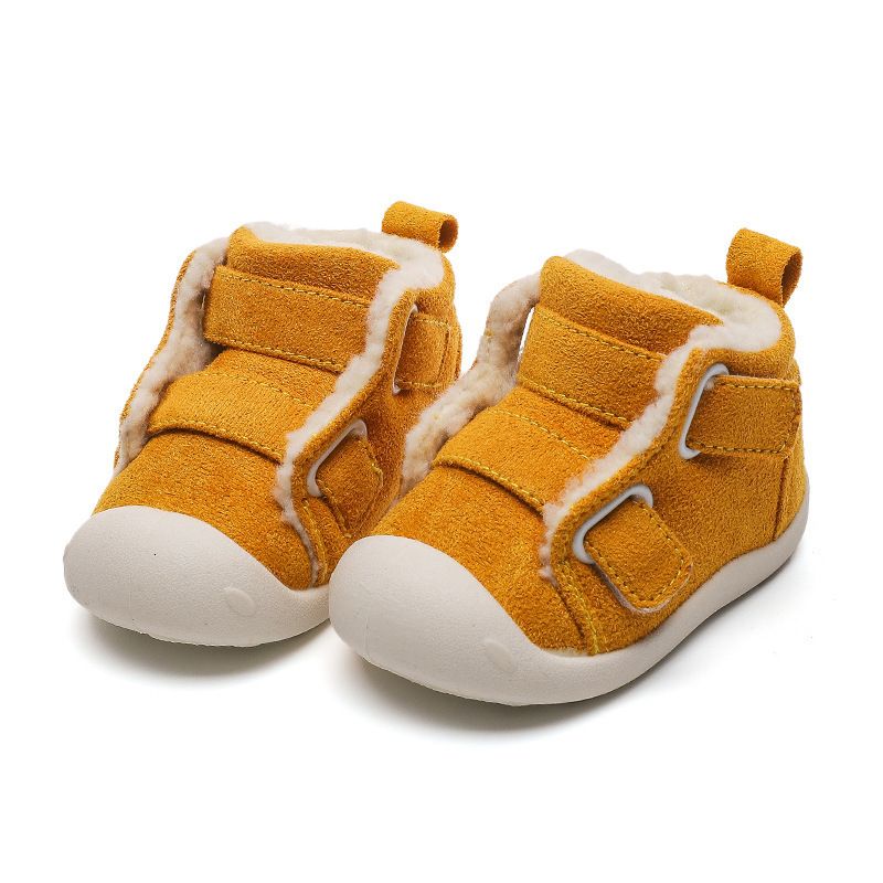 Żółte buty dla niemowląt