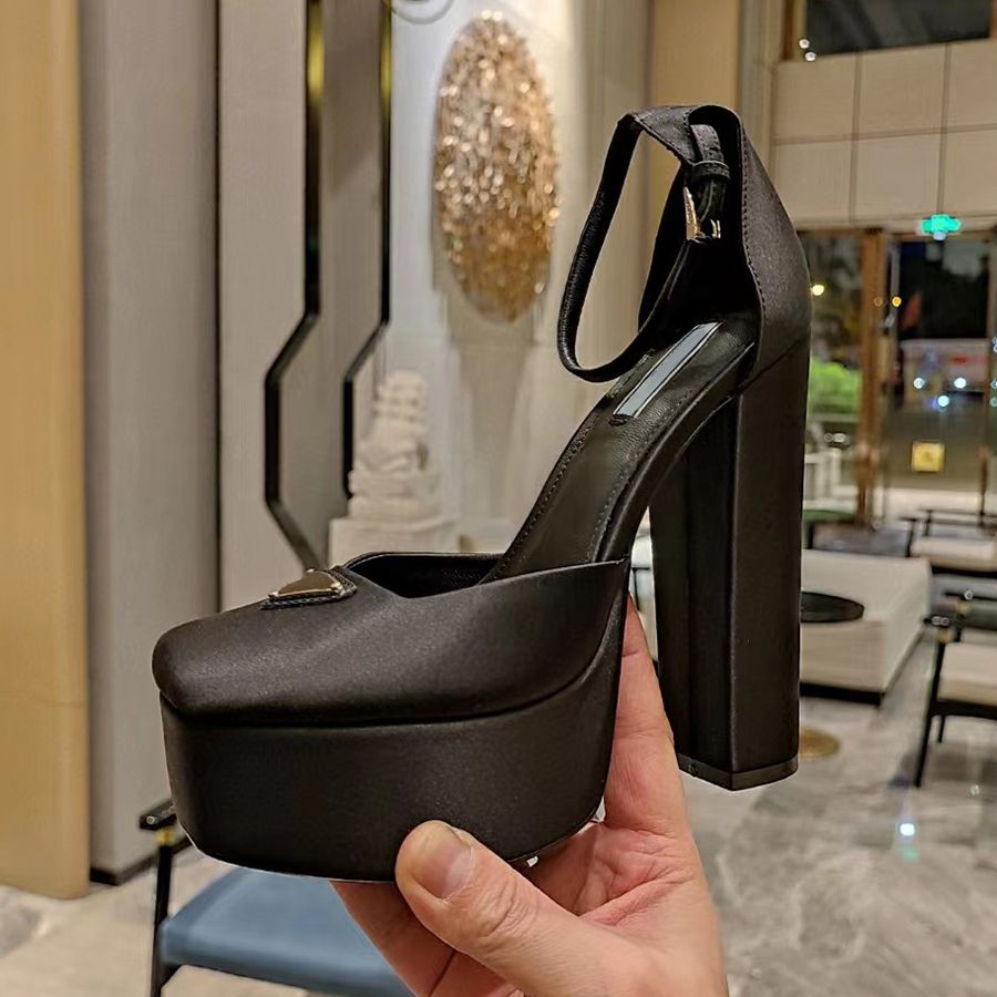 Czarne sandały Baotou
