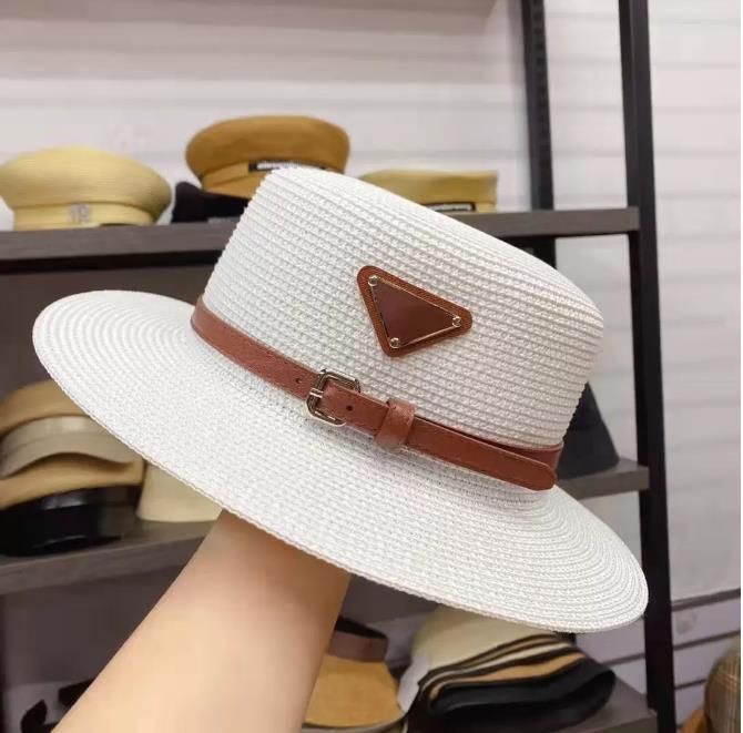 Chapeau blanc ceinture marron