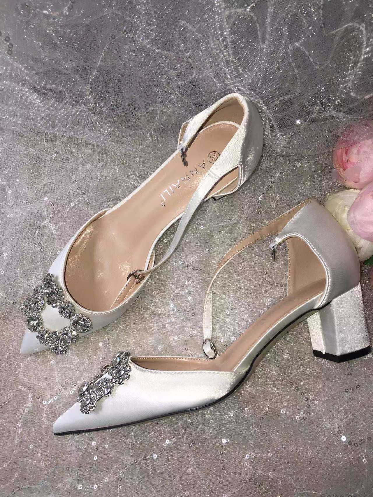 white 5cm heel