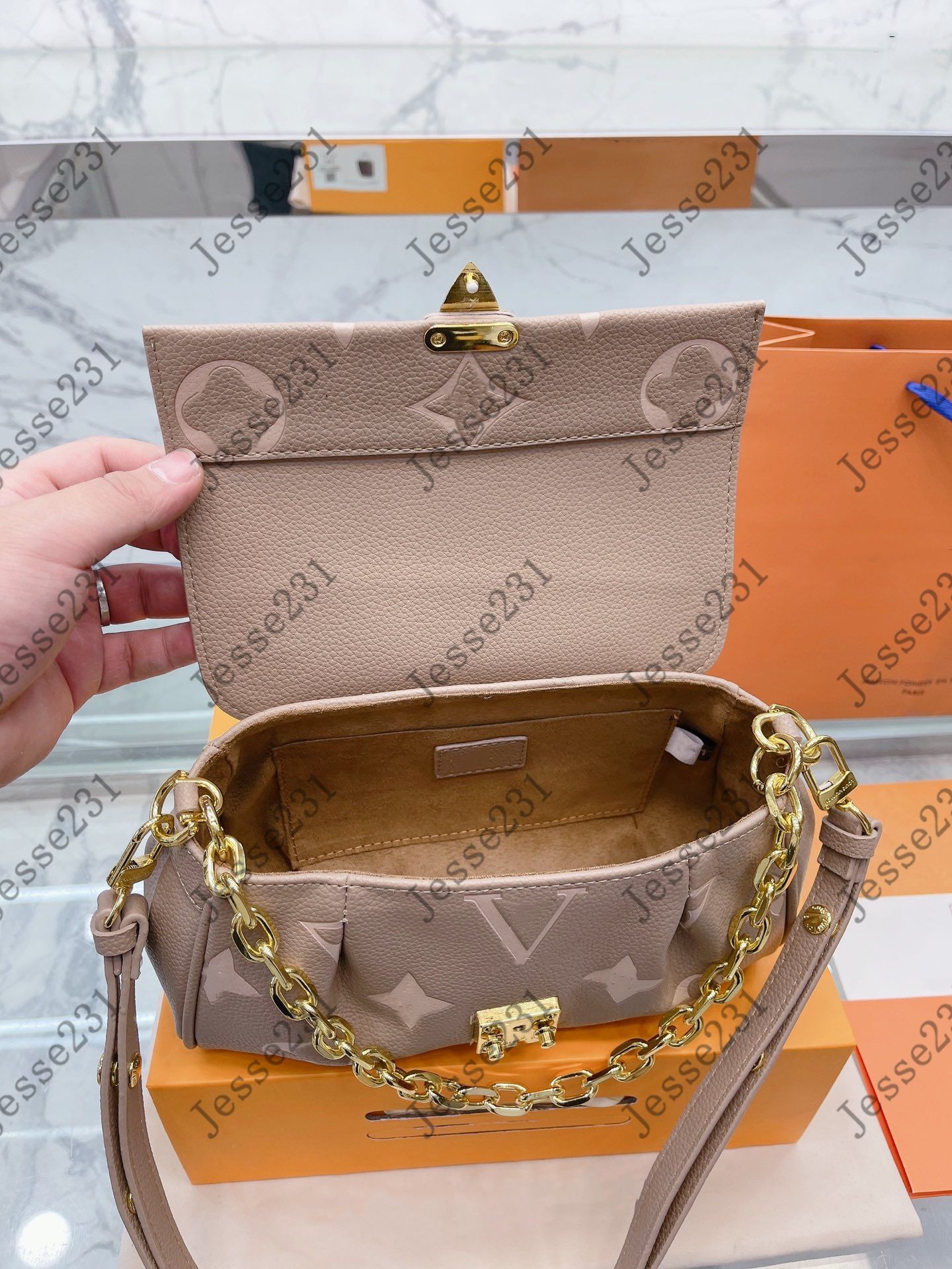 Louis Vuitton - Favourite Bag - Tourterelle / Crème - Monogram Leather - Women - Luxury