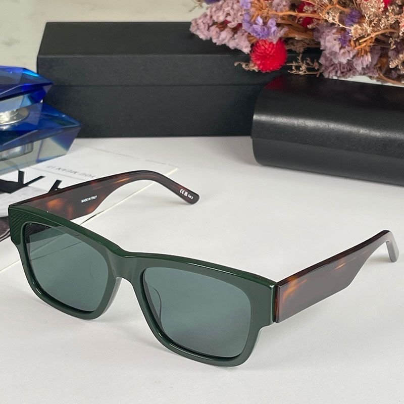 Green/tortoiseshell frame