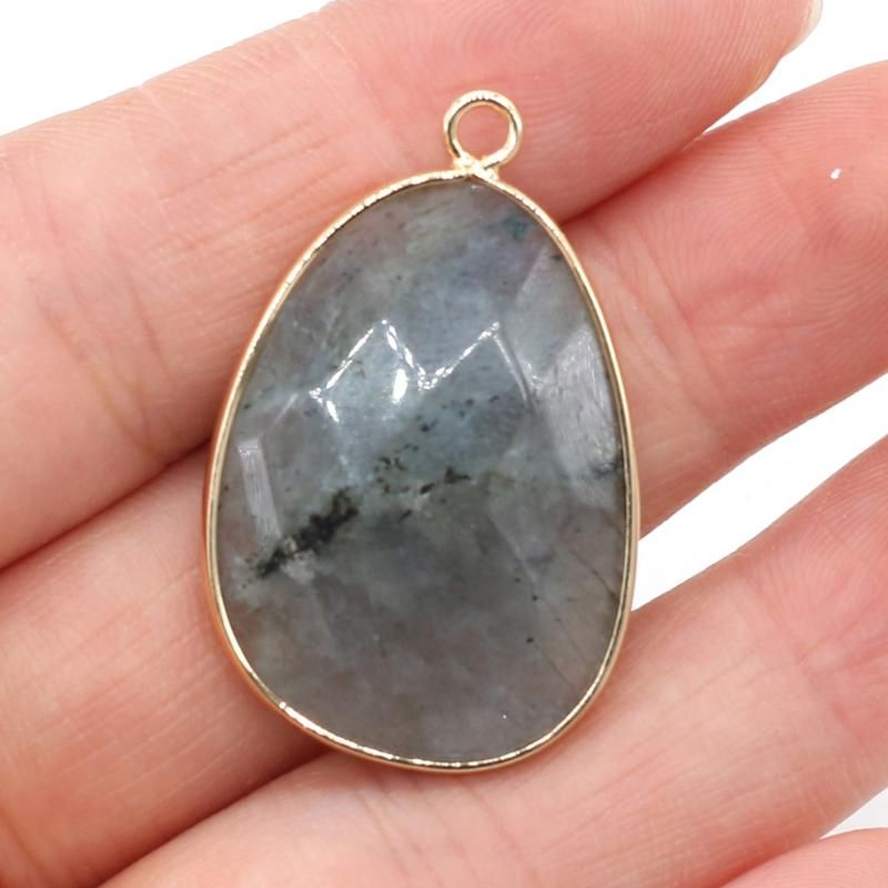 Flash labradorite1