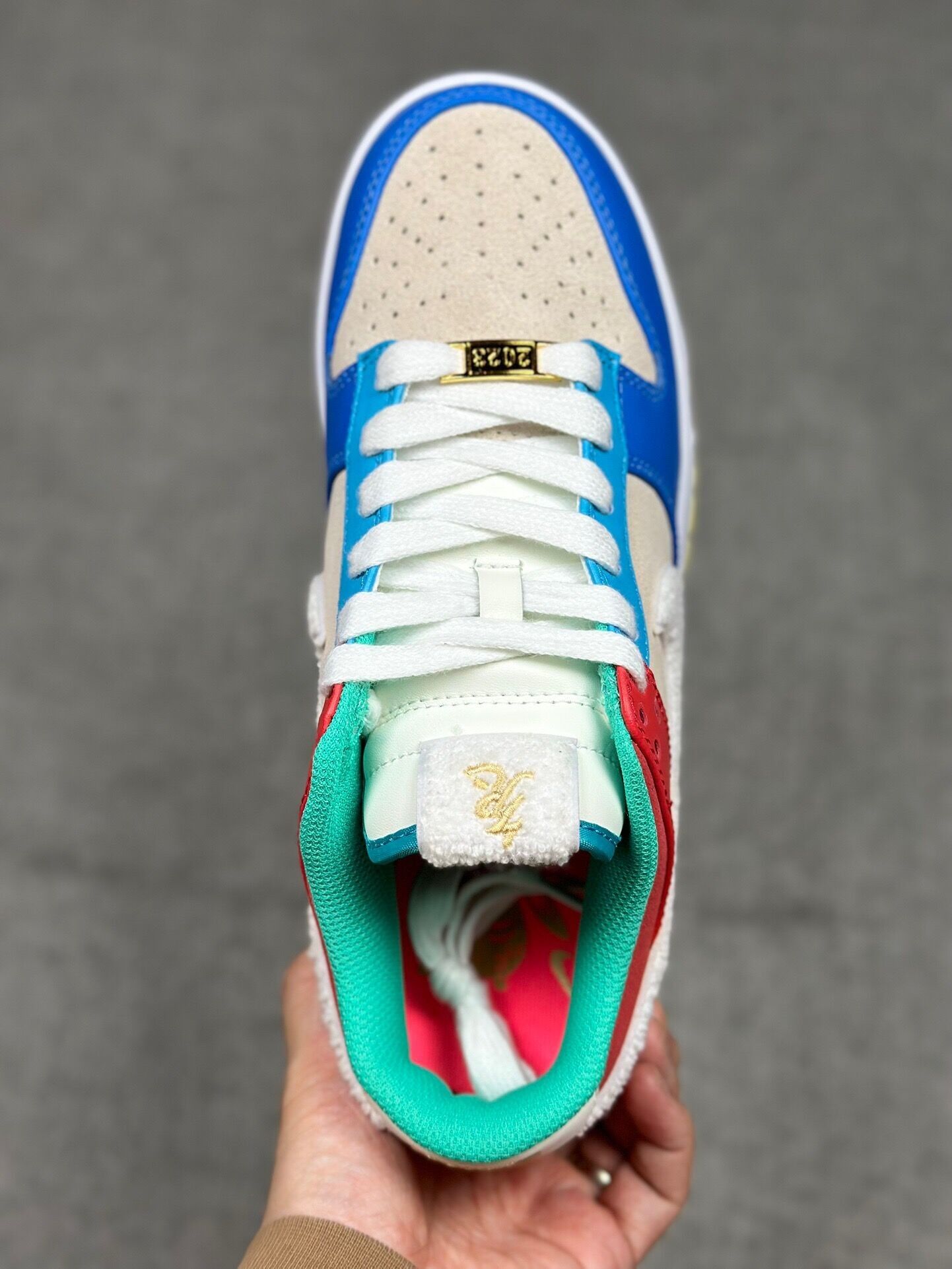Wholesale authentic outlet sneakers