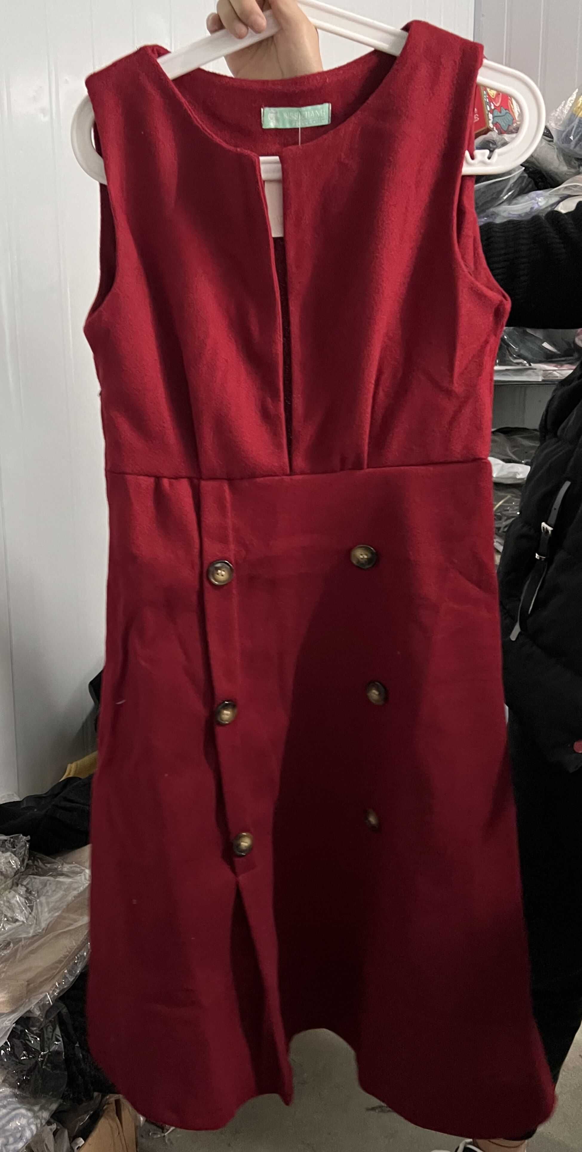 vestido de tanque vermelho