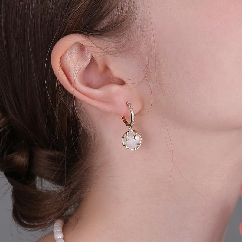 Des boucles d'oreilles