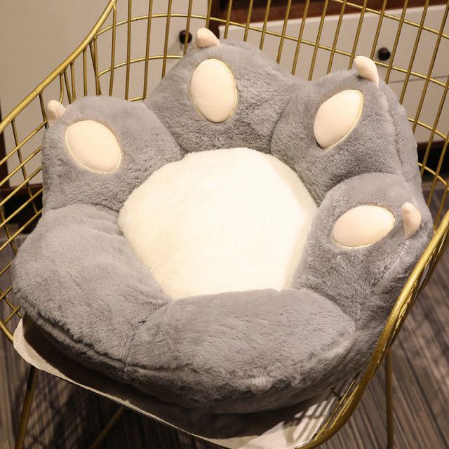 gray cat paw