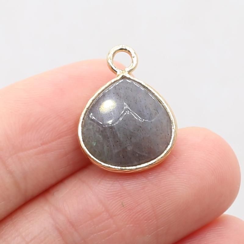 Flash labradorite