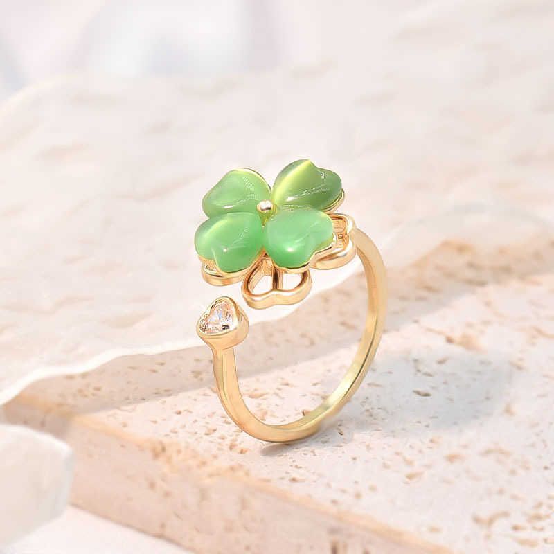 Green Rotating Clover Ring