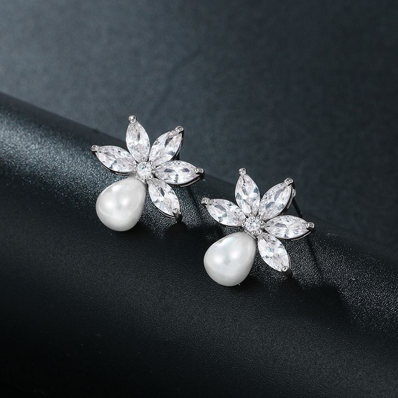 Boucles d'oreilles blanches