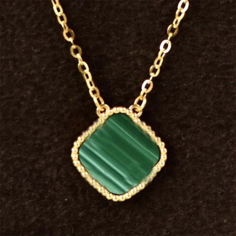 Collier d'or Malachilte