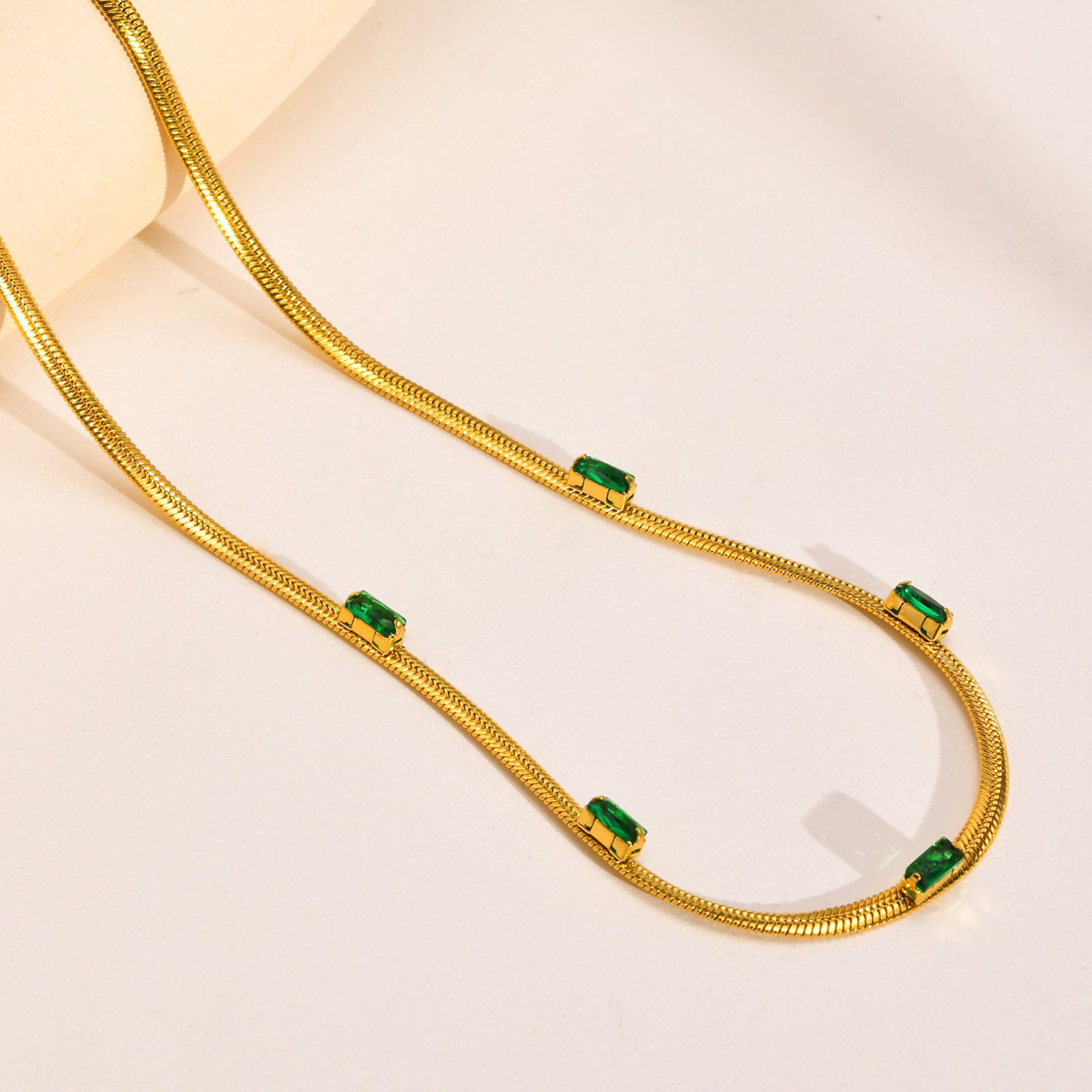 collana, verde