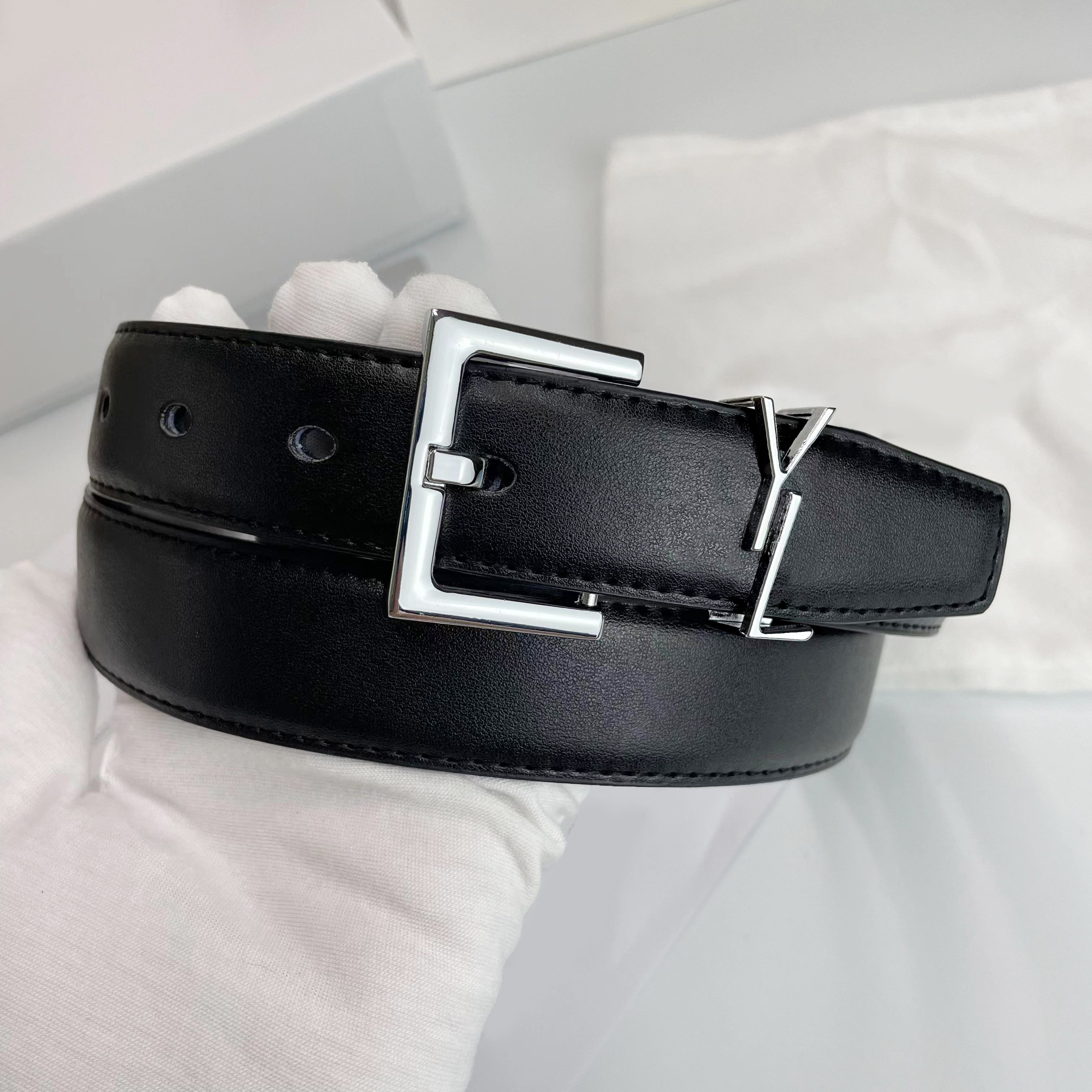 Hebilla de plata + cinturón negro