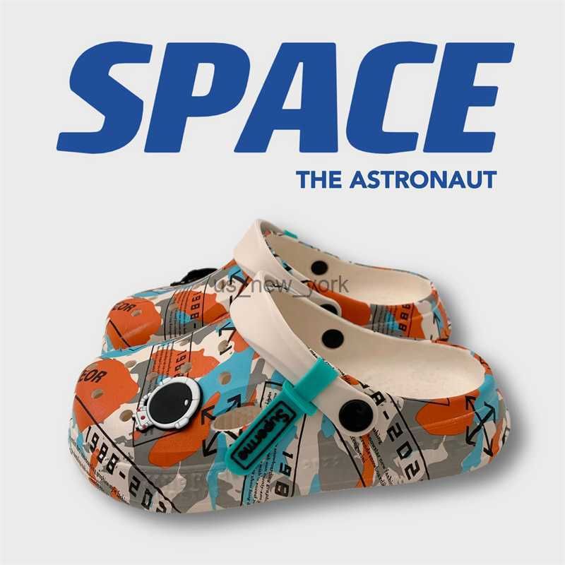 astronaut-mixed a