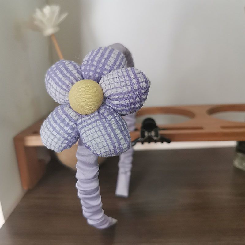 Фиолетовый клетчатый цветок