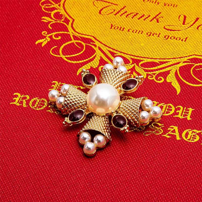 Brooches-2-Gold-Color