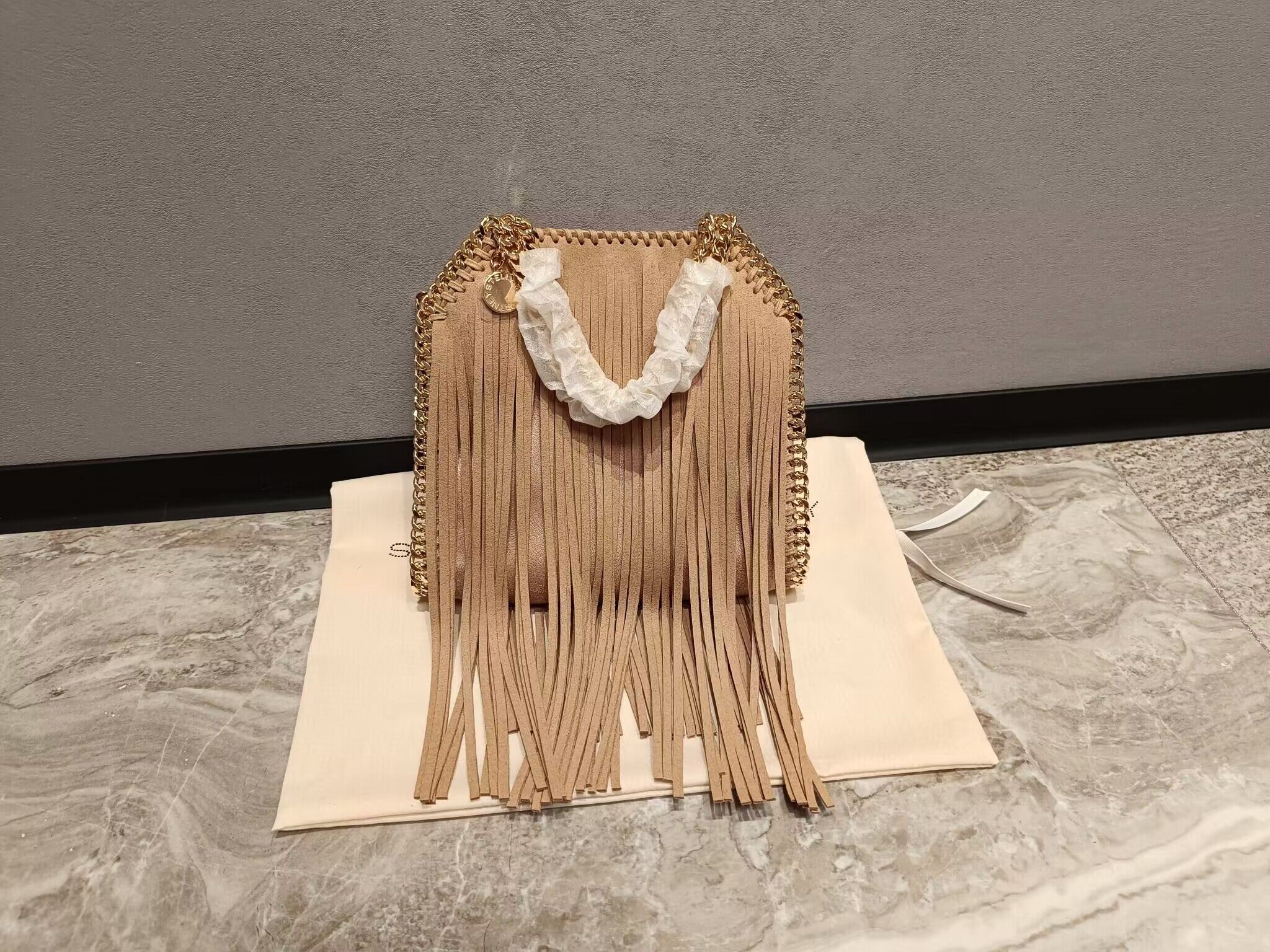 Rice apricot fringe/gold chain