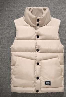 Gilet beige vers le bas