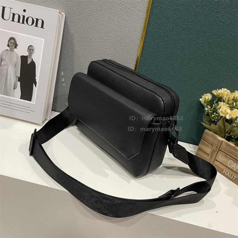 Louis Vuitton - Fastline Messenger Bag - Leather - Black - Men - Luxury