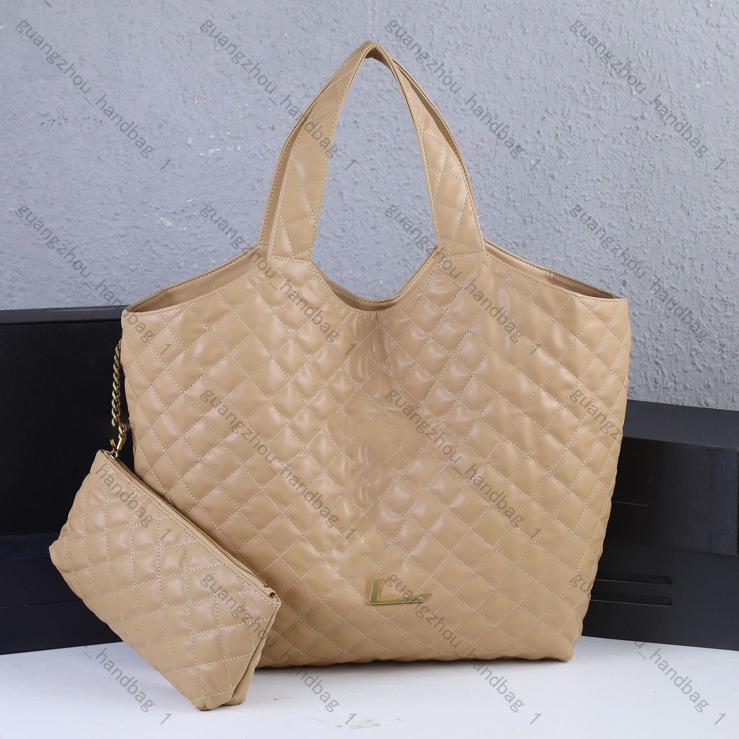 ICARE maxi shopping bag in quilted nubuck suede