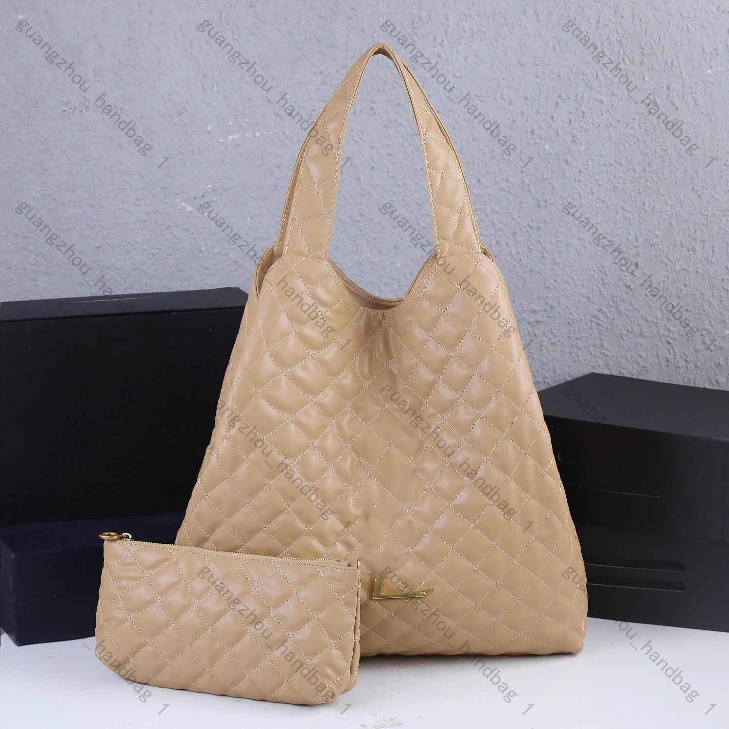 ICARE maxi shopping bag in quilted nubuck suede