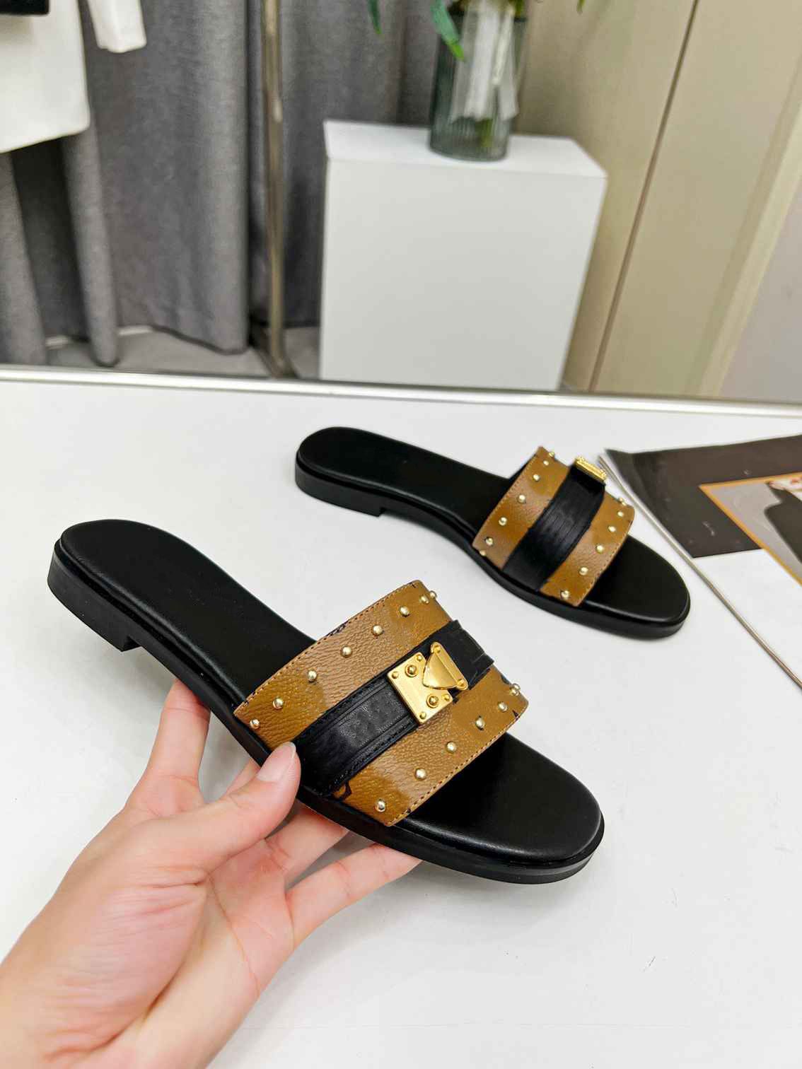 Louis Vuitton LV slippers slides mules summer sandals flat womens shoes  green in 2023