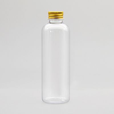 Złote plastik z przezroczystej butelki
