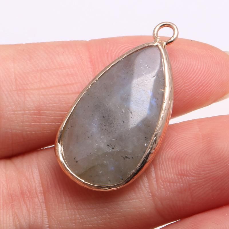 Labradorite flash