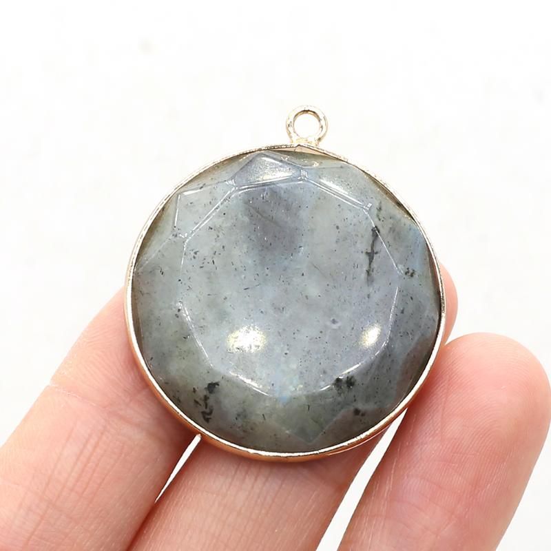 Labradorite flash