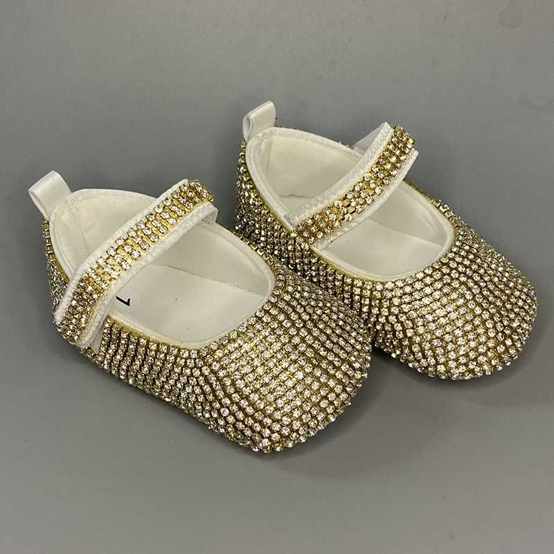 Sapatos de diamante dourado