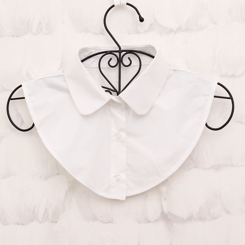 s white round collar