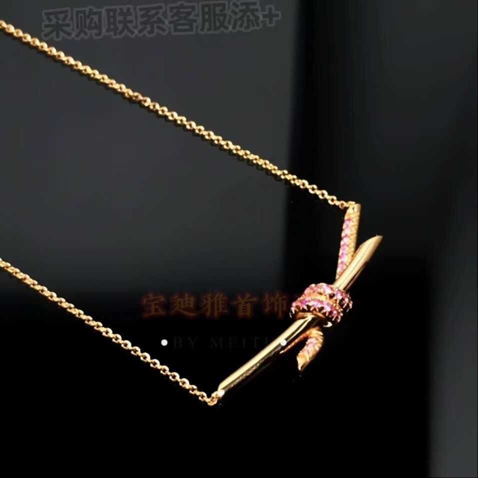 ピンクのダイヤモンドツイストロープネックレス-18K