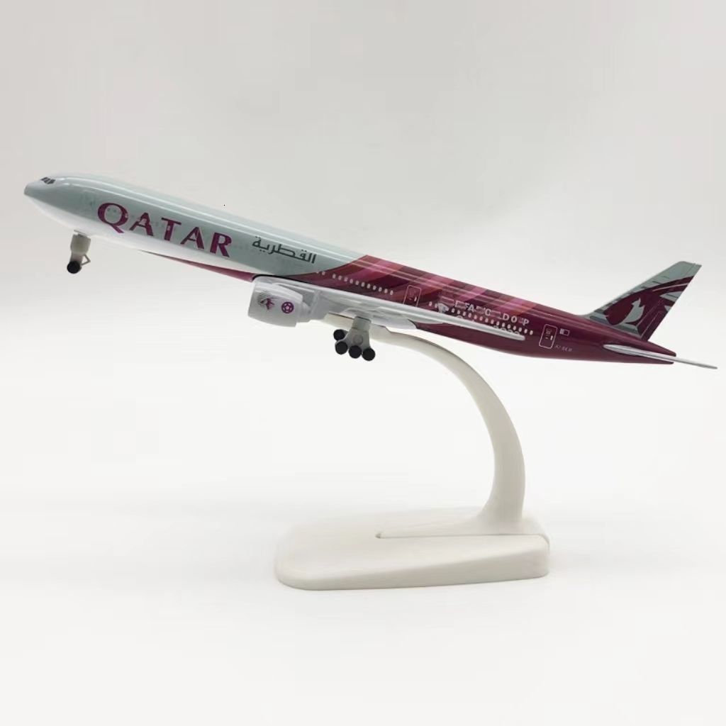 20 cm Qatar B777