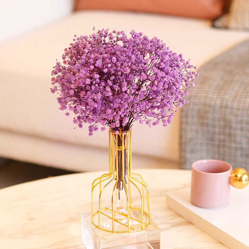 Fioletowy gipsophila-bouquet z wazą