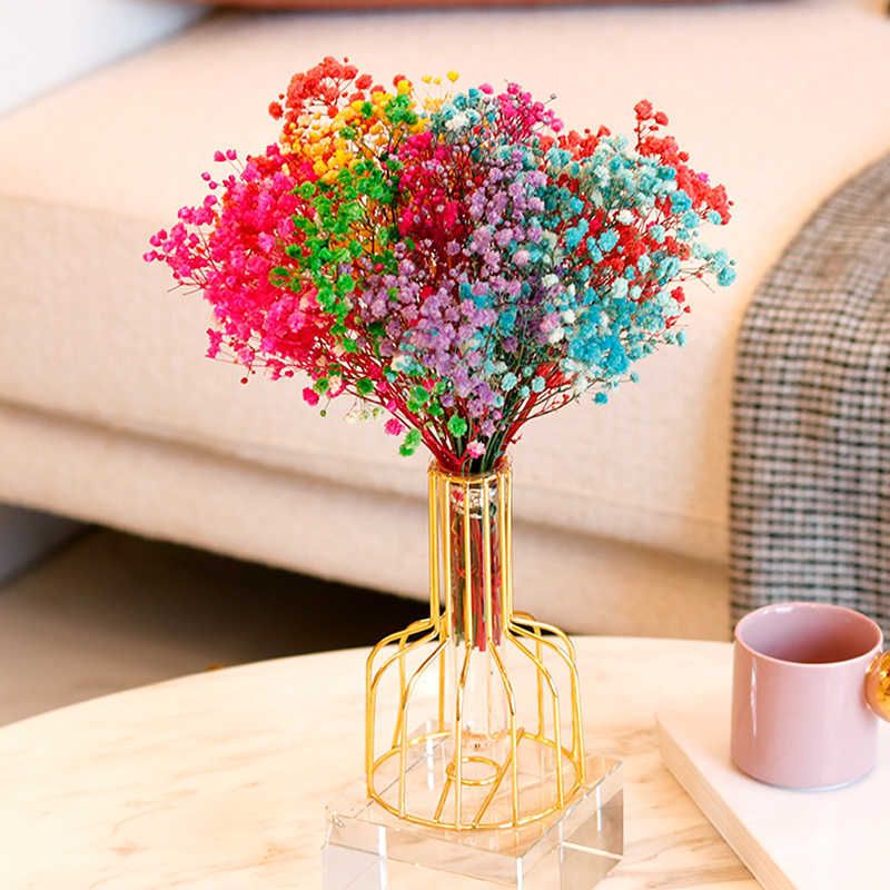 Wymieszaj gipsophila-bouquet z wazą