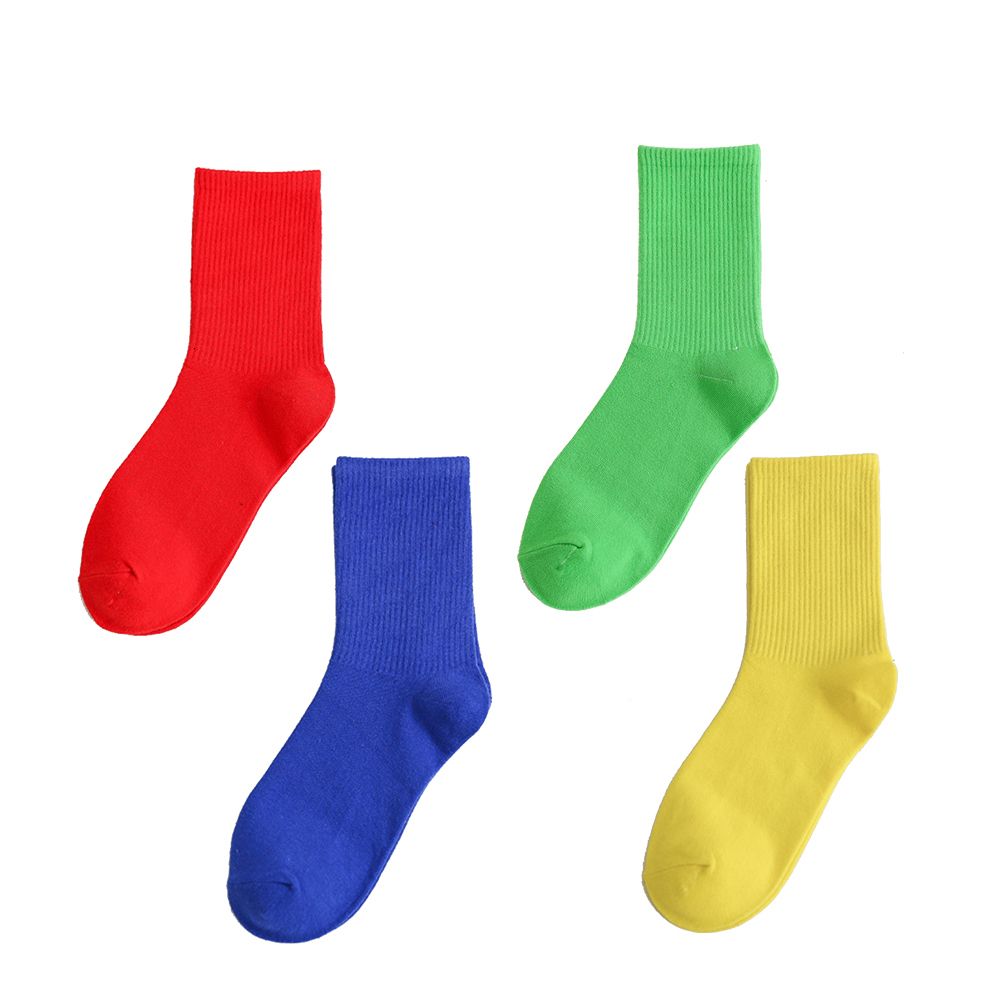 4 pairs of socks