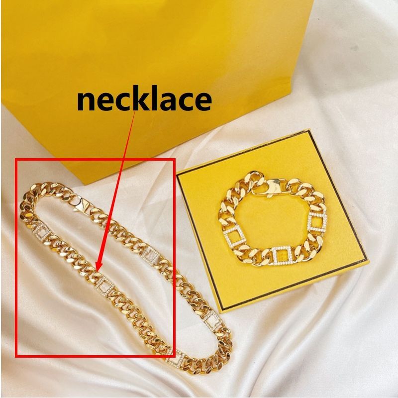 necklace +box