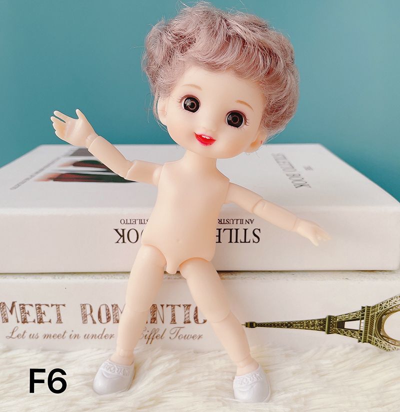 F6-doll en schoenen