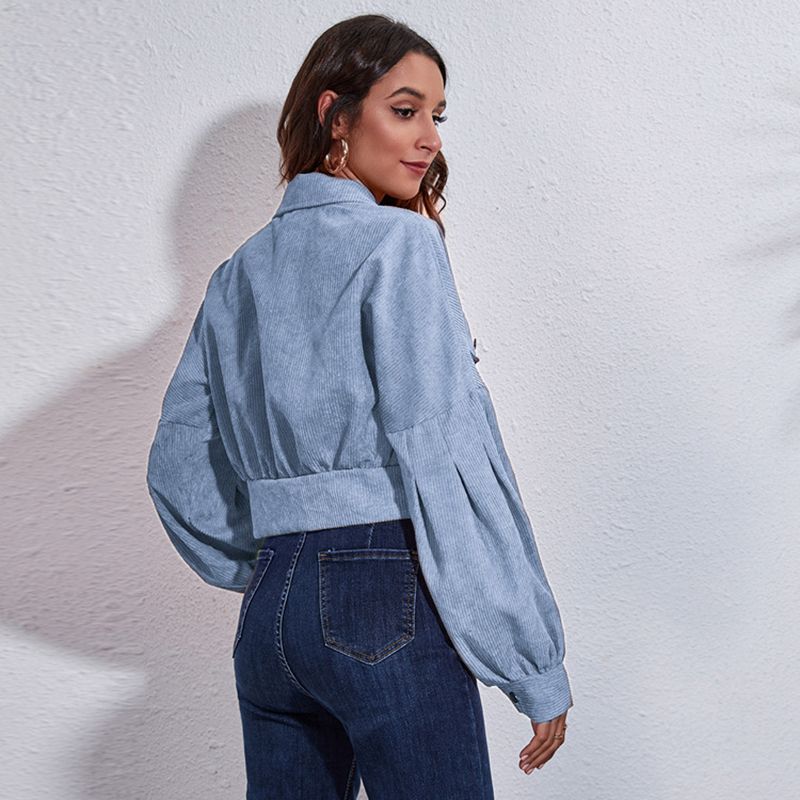 cor azul de denim.