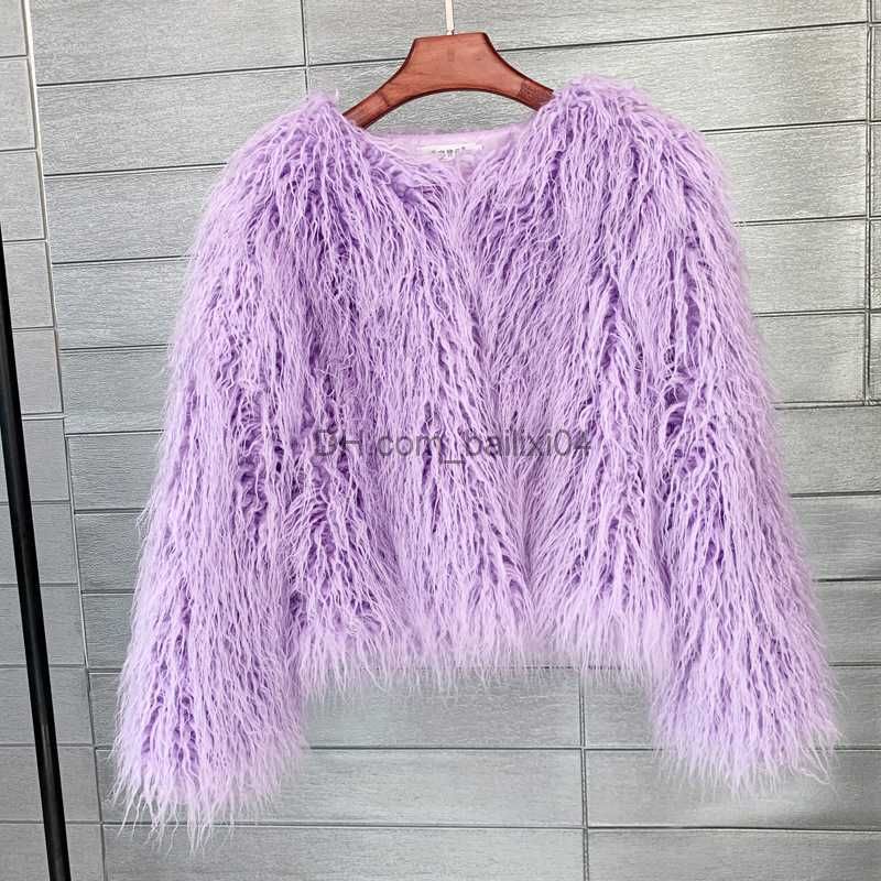 紫色の毛皮のコート