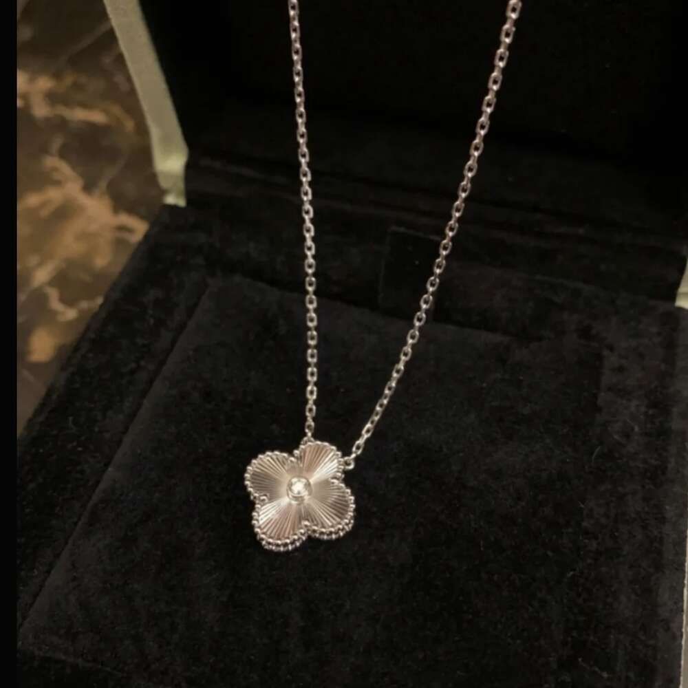 Collier laser en argent